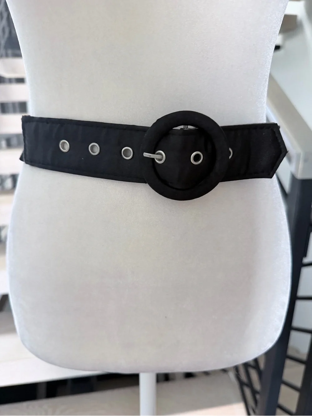 Black Round Buckle Waist Belt - Women Accessories 31” - Picture 1 of 3
